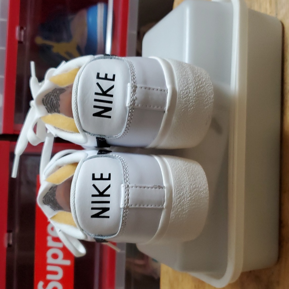 Nike White and Black Athletic Shoes - Picture 4 of 5
